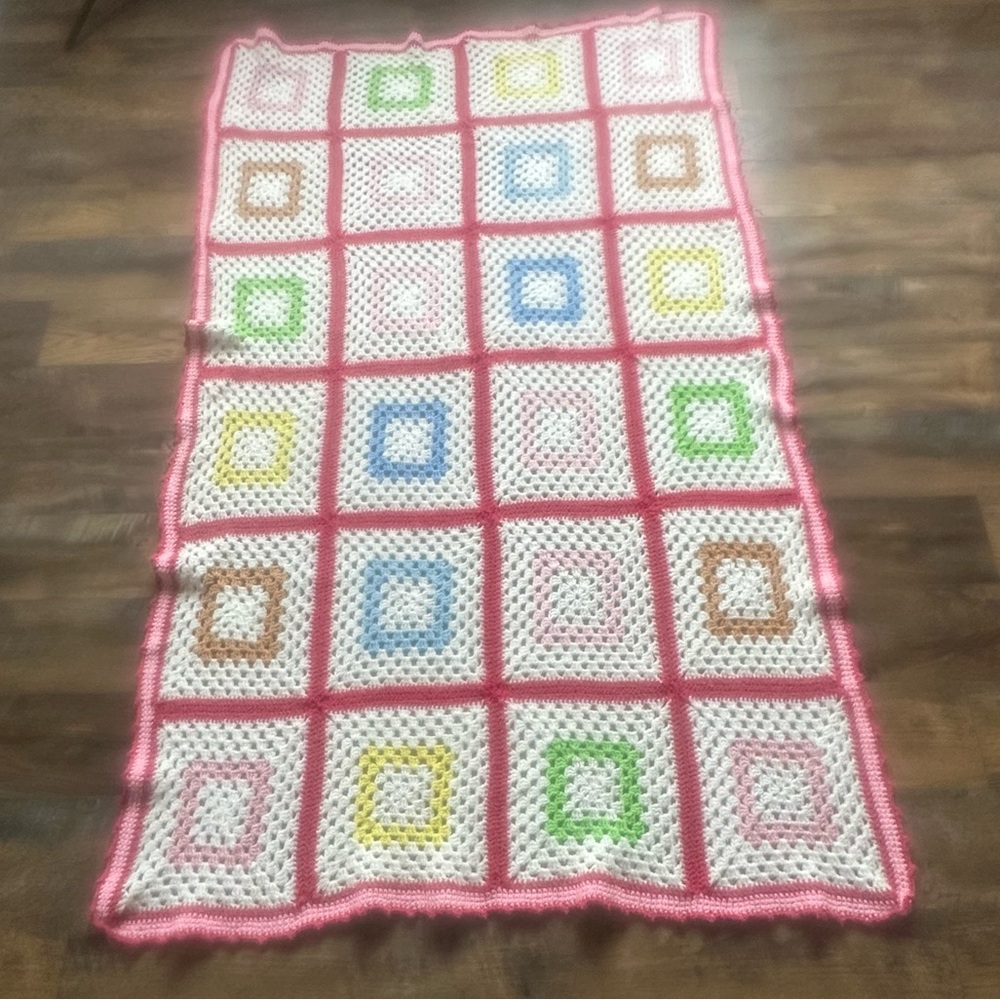 Vintage Handmade‎ Roseanne Crocheted Blanket Afghan Granny Square Colorful 43x73